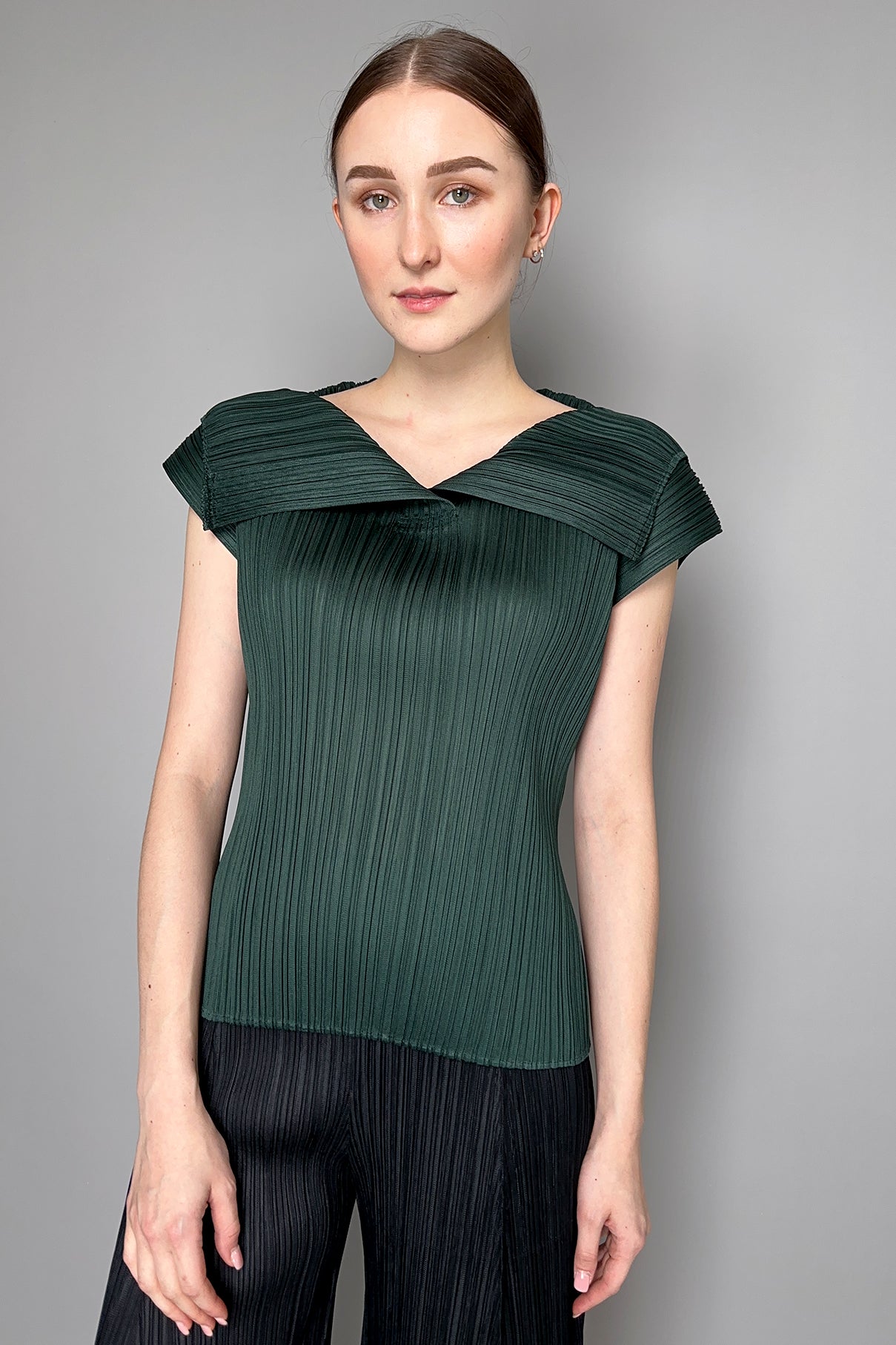 Pleats Please Monthly Colors: July Top in Dark Green – Ashia