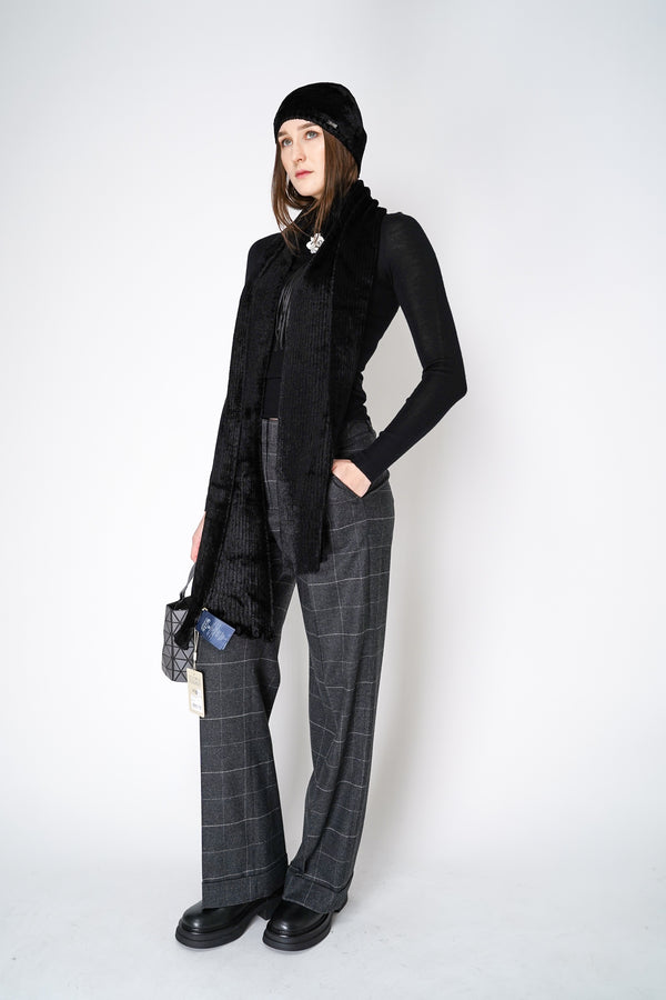 Herno Fuzzy Chenille Ribbed Scarf in Black