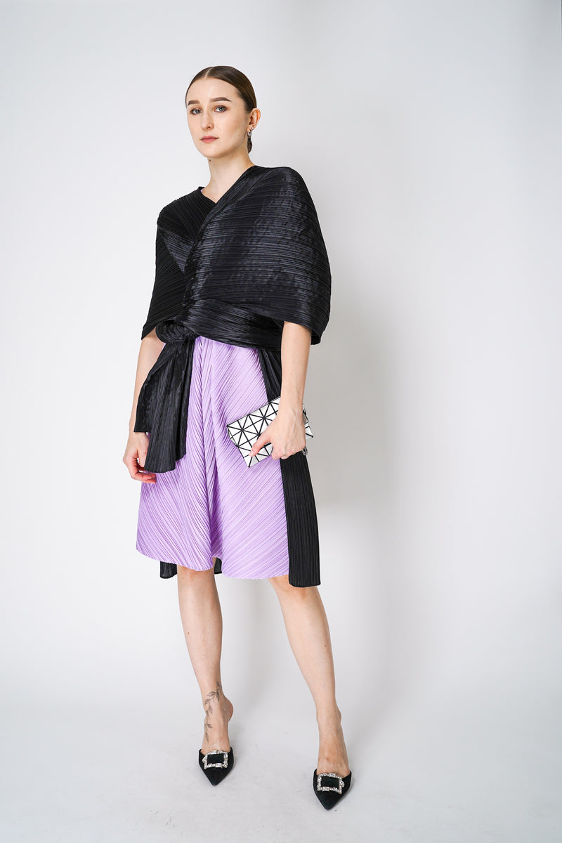 Pleats Please Issey Miyake Basic Madame-T Stole in Black Vancouver. Shop Online or in Store. 