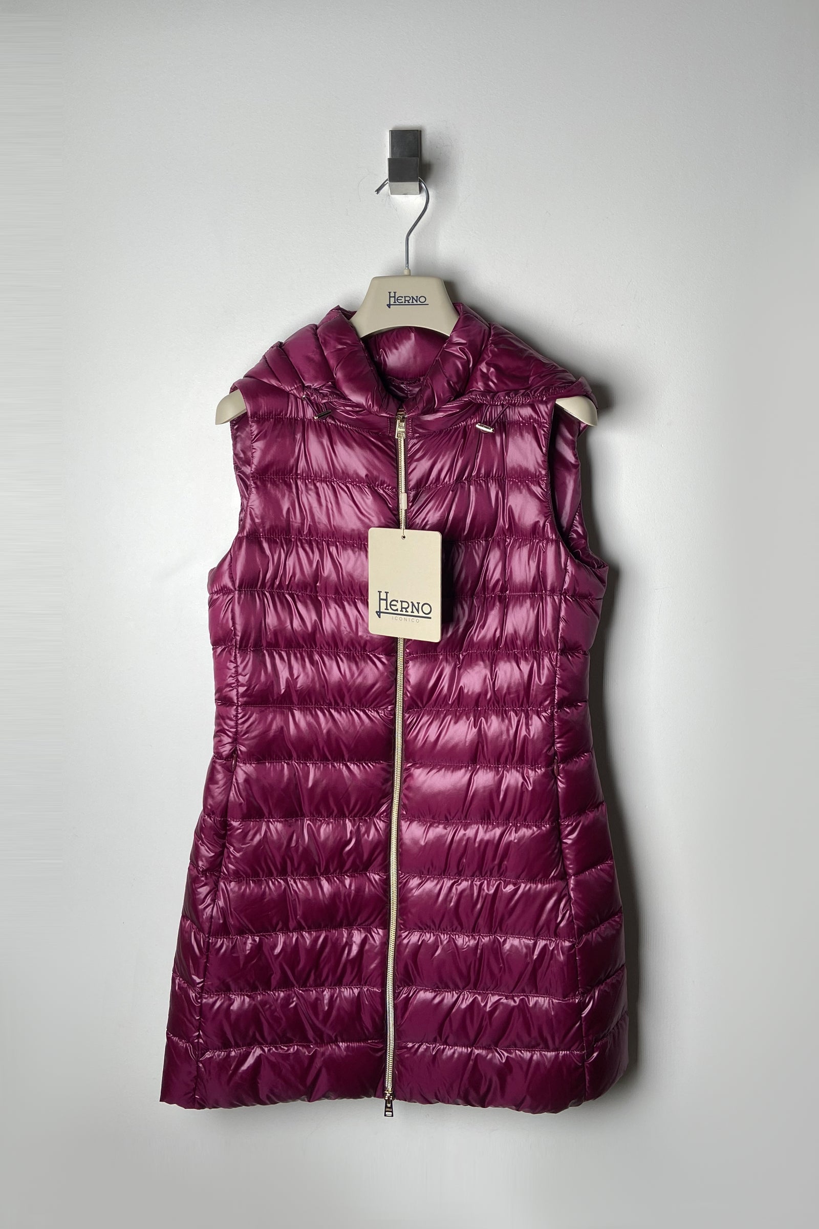 Herno Slim Nylon Ultralight Puffer Vest in Berry Ashia Mode